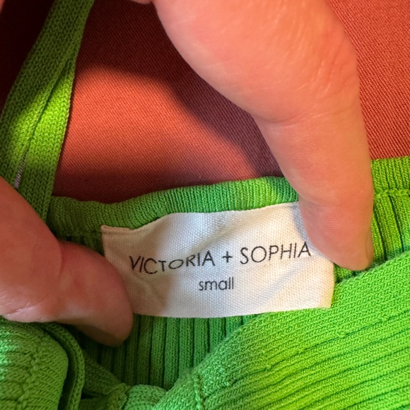 Vibrant Green Ribbed Knit Top - Picture 2 of 3